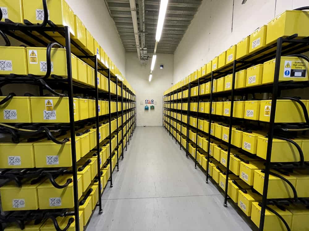 Power continuity battery rack