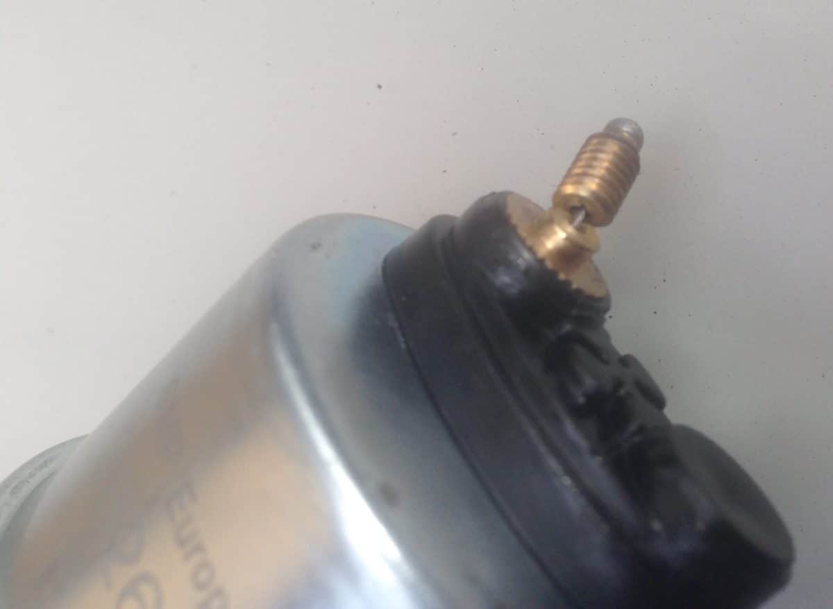 Power continuity example of coolant sensor with bent terminal